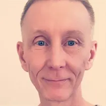 Eddie søger job som ufaglært / teknisk sundhedsmedarbejder