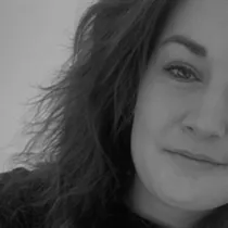 Dorthea søger job som lagermedarbejder / receptionist / butiksmedarbejder