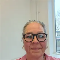 Karina søger job som receptionist