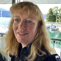 Sara søger job som administrativ medarbejder / kontorassistent / logistikmedarbejder